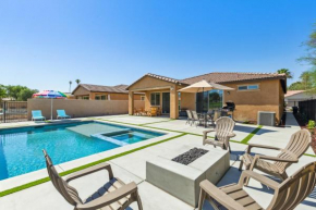 LUXURY OASIS-Modern Villa-Gated-Mountain-Golf Course View-Walk to Festival
